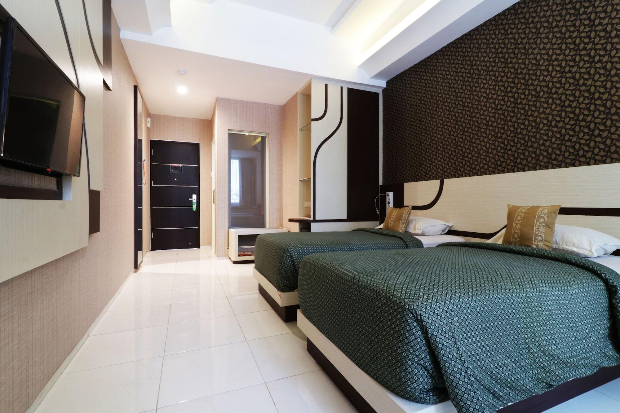 Dewarna Hotel Bojonegoro Bagian luar foto