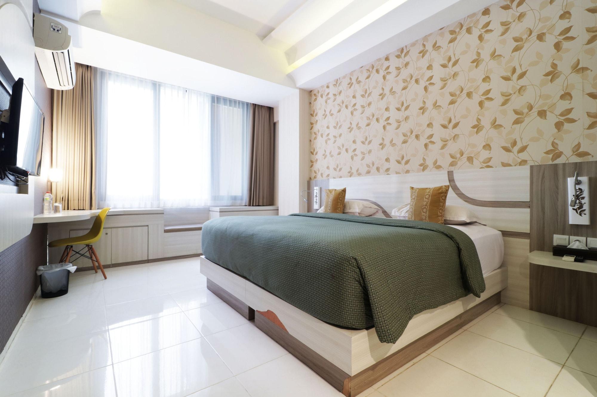 Dewarna Hotel Bojonegoro Bagian luar foto