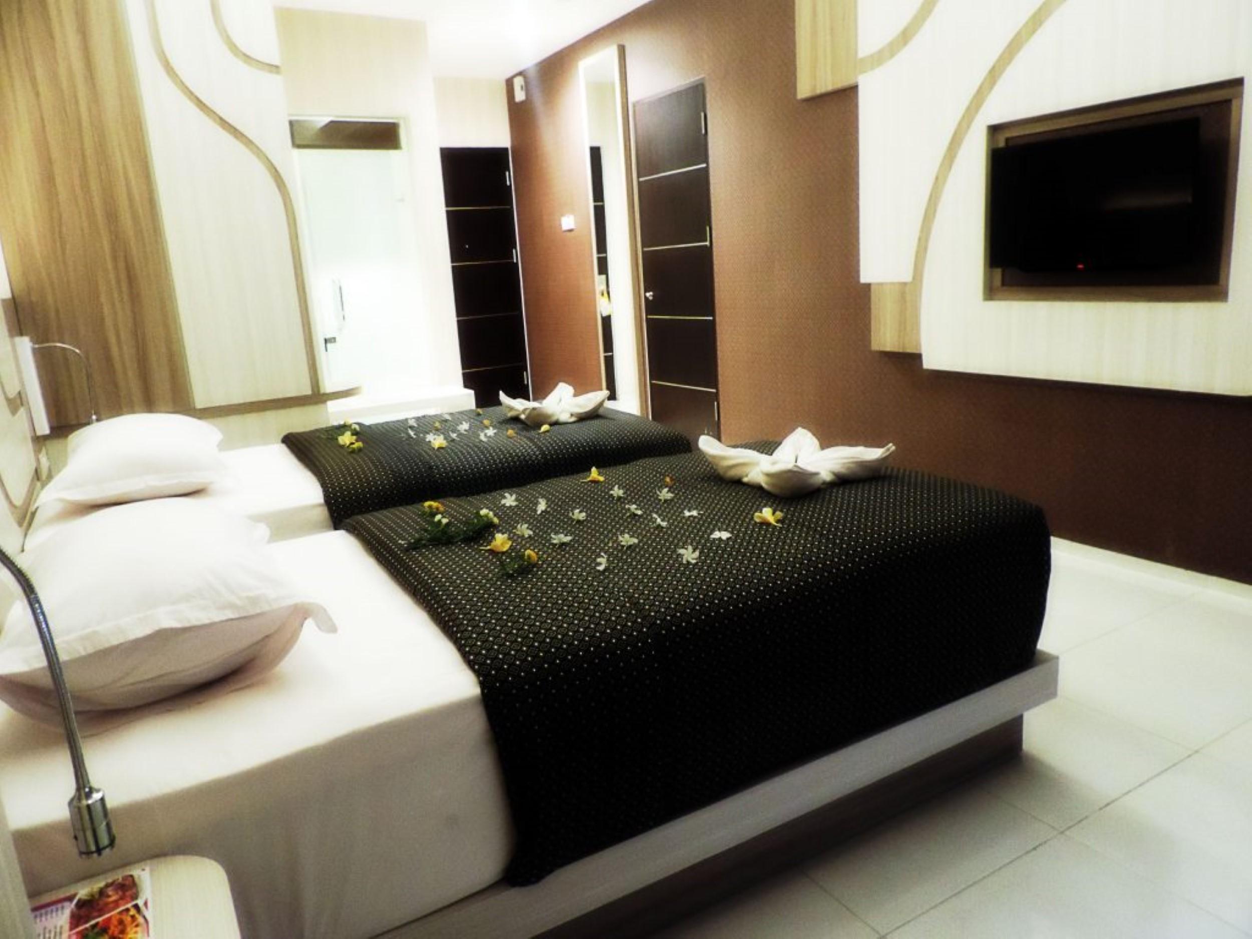 Dewarna Hotel Bojonegoro Bagian luar foto